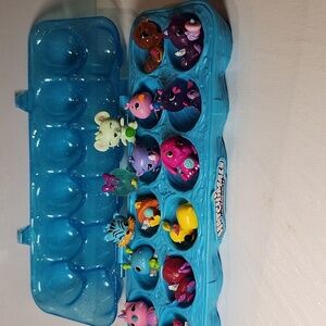 Hatchimals colleggtibles egg play set hatchimals light blue egg cartoon